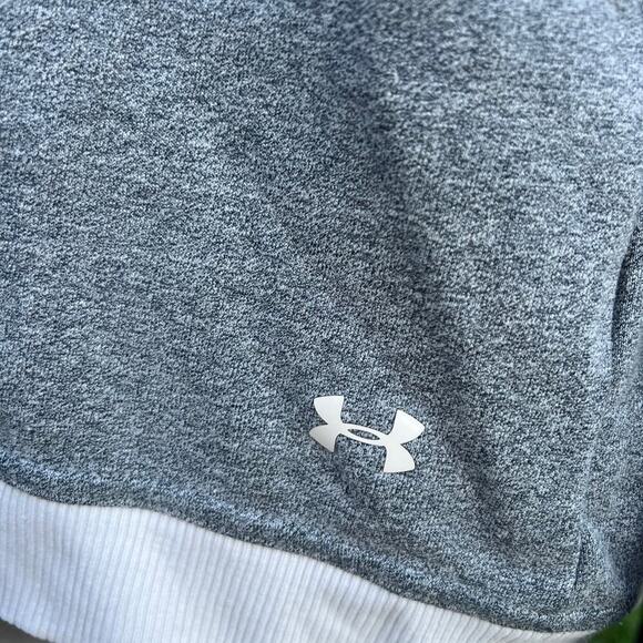Under Armour women’s M, Loose  top.  Drawstring collar, white cuffs & waist band - Picture 4 of 5